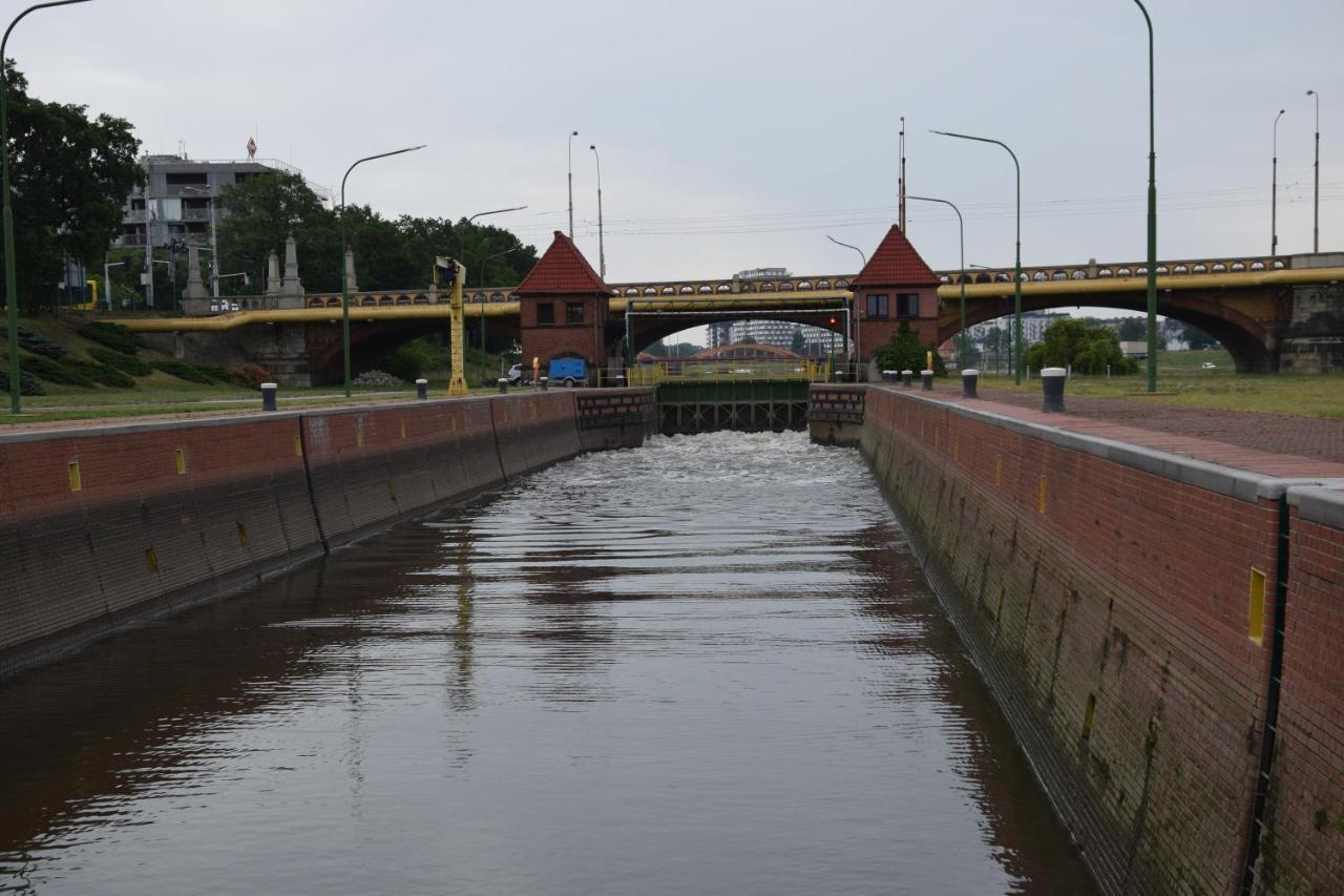 Lemuria Houseboat - Plywajacy Domek Na Wodzie ヴロツワフ エクステリア 写真